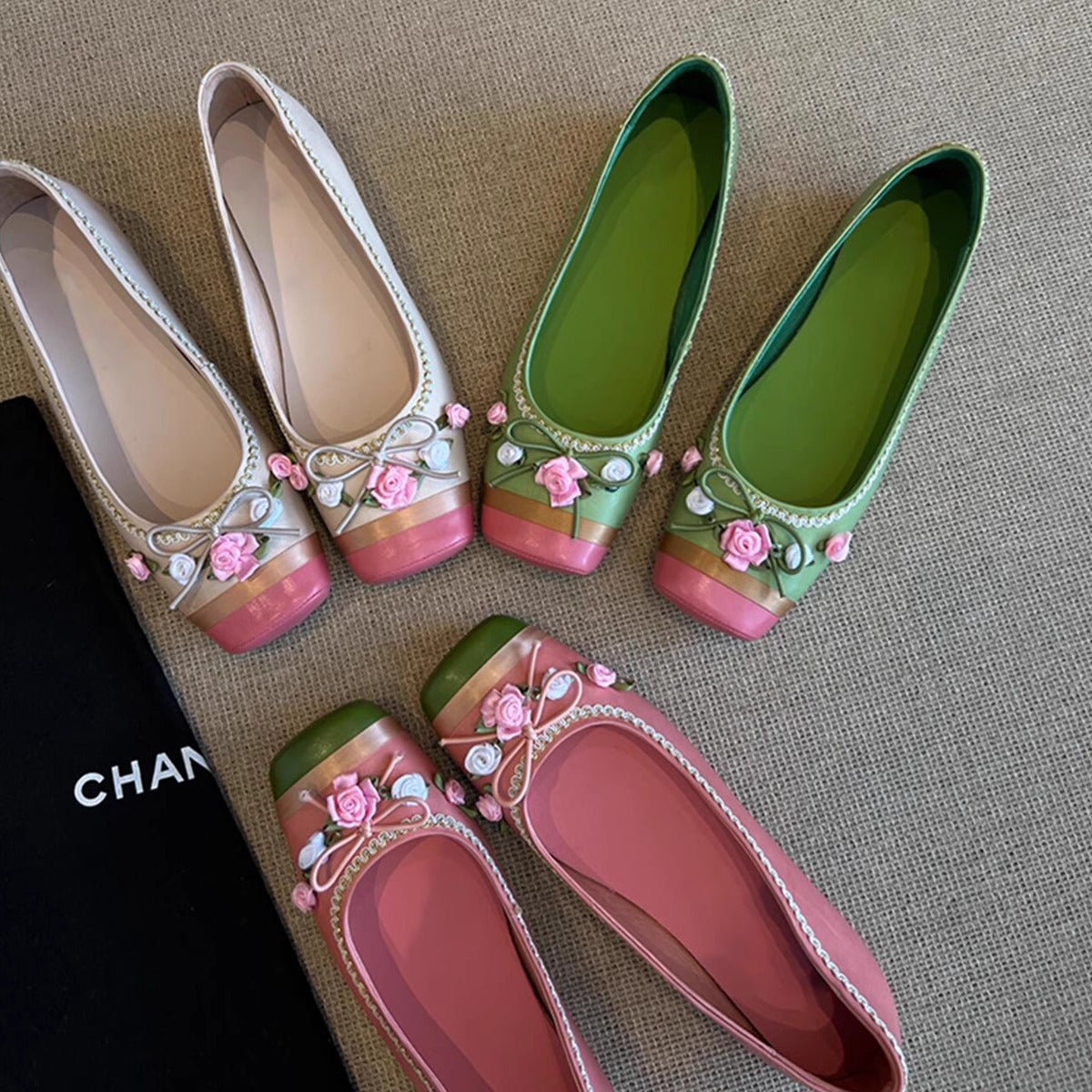 Damen Ballerinas mit Blumen Dekor und Schnürung