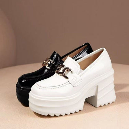 Damen Mules Glänzend mit Ketten-Detail