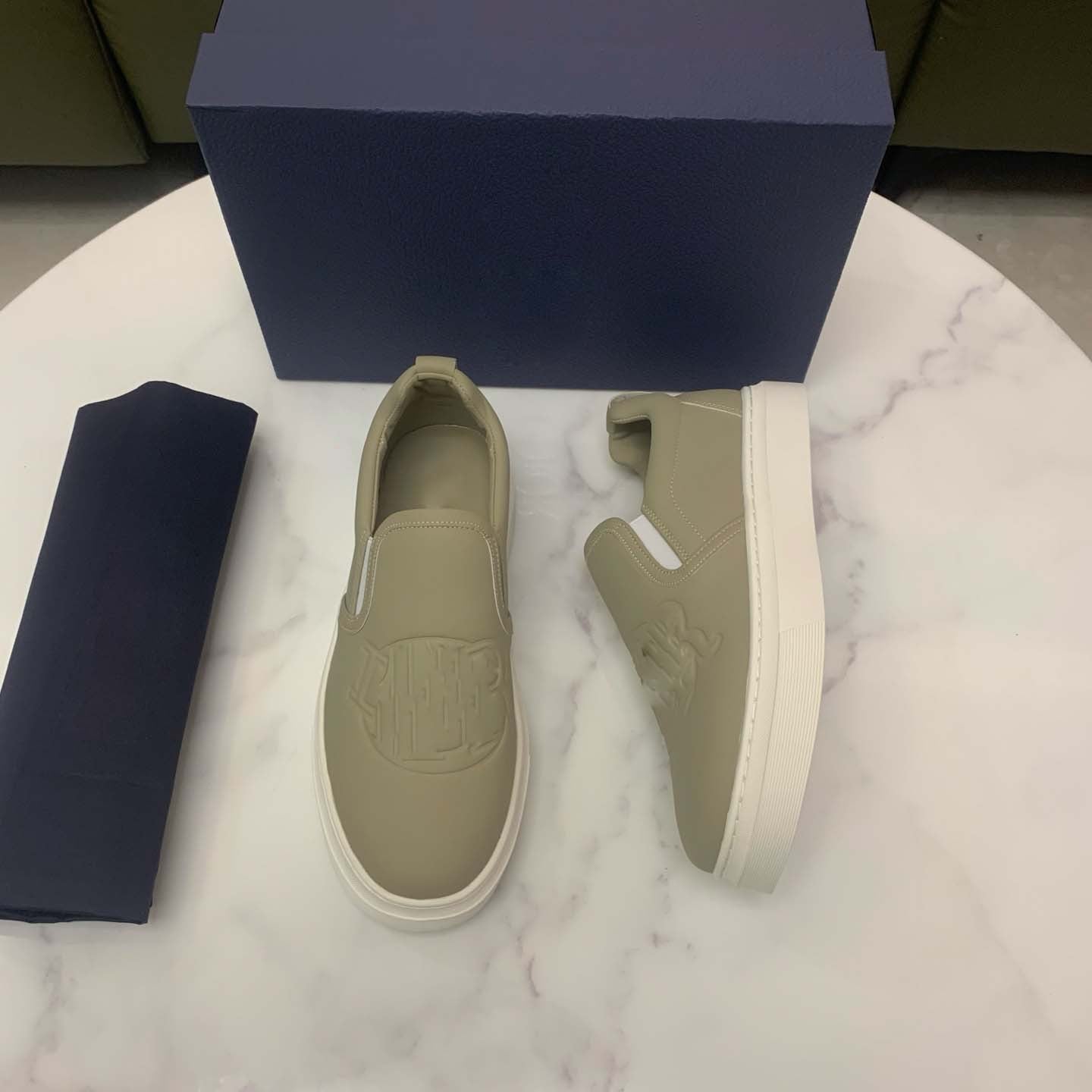 Damen Sneaker Slip-On Rutschfest Breite Passform