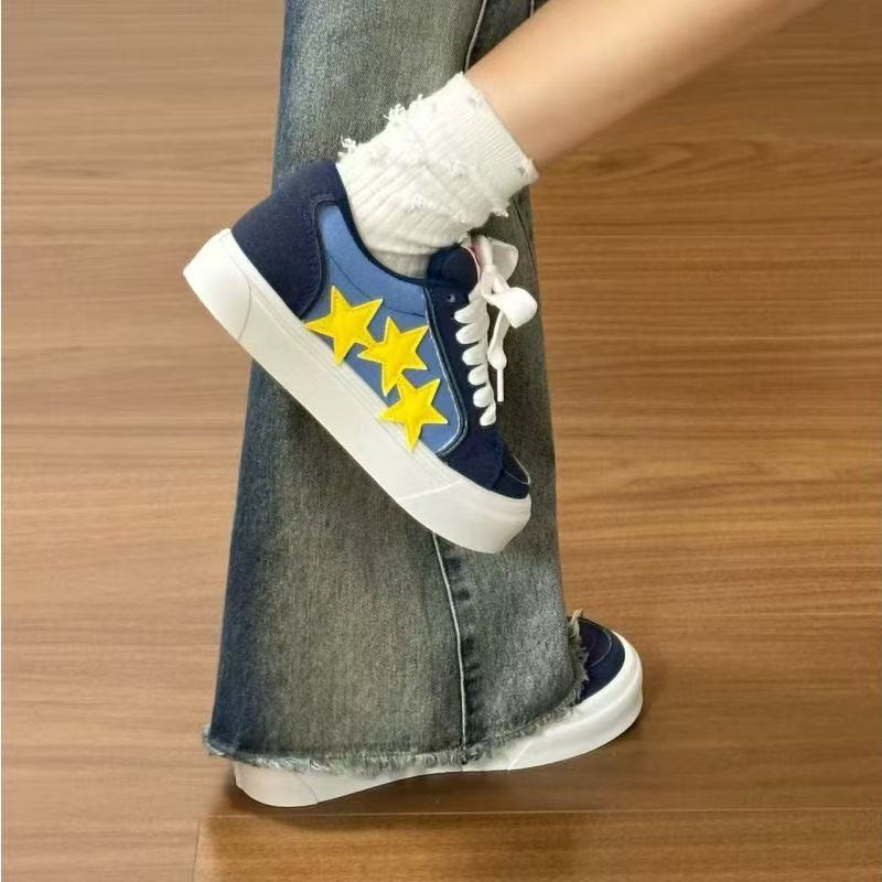 Damen Sneaker mit Sternen Applikation und Comfort-Sohle - Norvielle