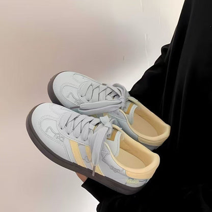 Damen Sneaker Weich Blumen Dekor Laufsohle