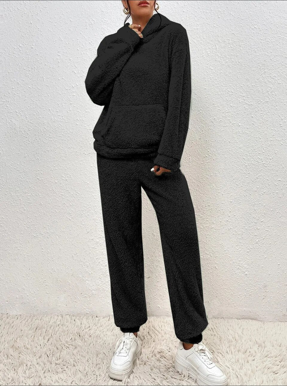 Schwarzer Teddyfleece Hausanzug mit Kapuze