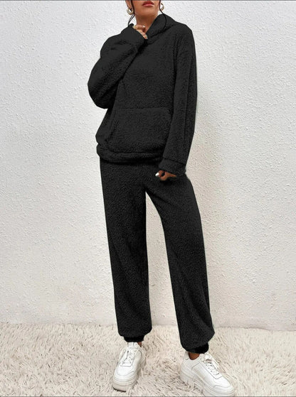 Schwarzer Teddyfleece Hausanzug mit Kapuze