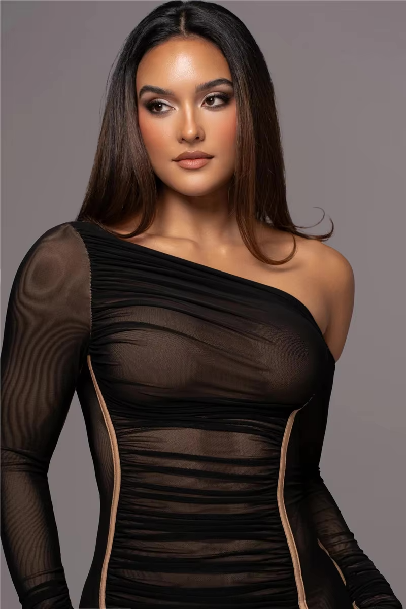 Madison Midi Kleid in Schwarz mit langen Ärmeln