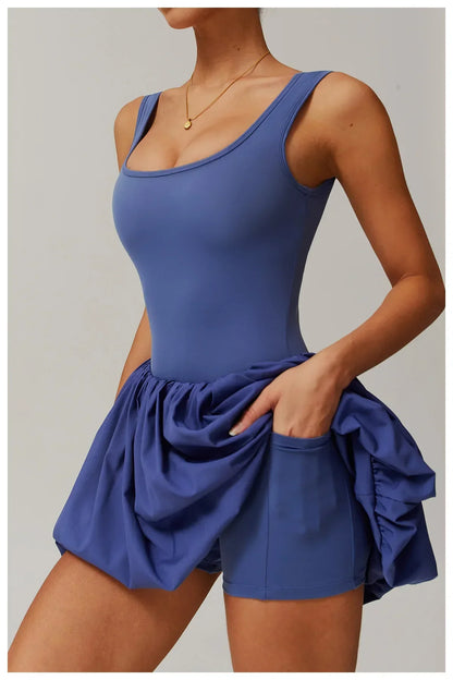 Sportliches Outfit Damen Einteiler in Blau mit Rock-Look
