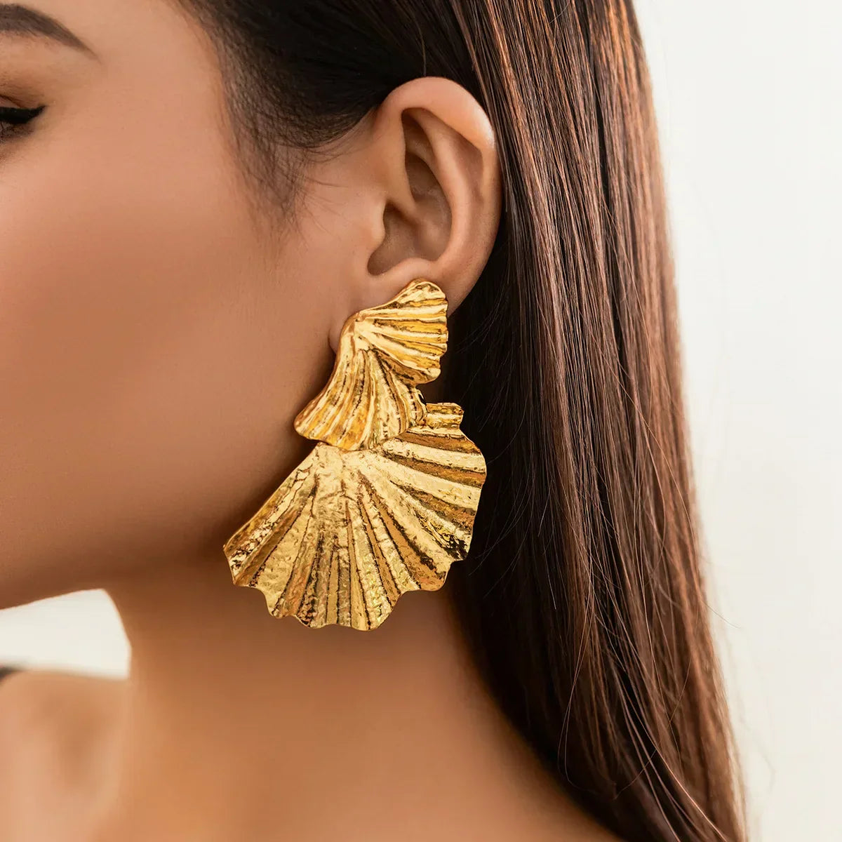 Goldene Statement-Ohrringe mit Silber-Akzent - Norvielle