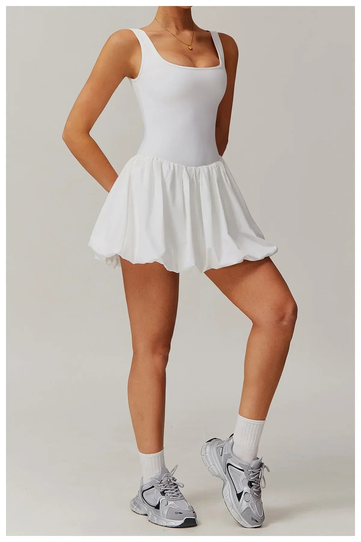 Damen Sport-Outfit Einteiler mit Rocklook und Shorts