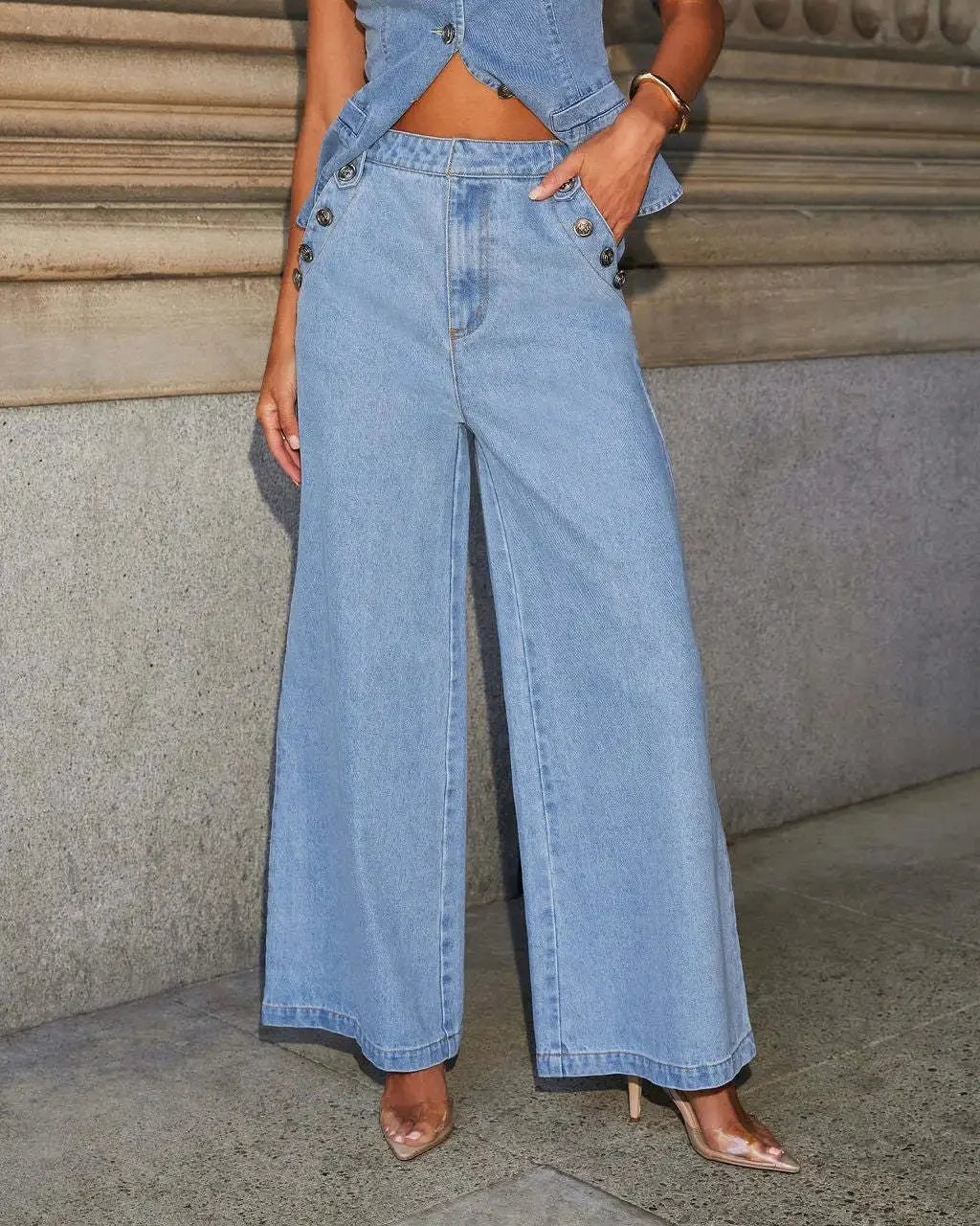 Modisches Damen Denim-Set mit Weste und Weitbein-Jeans