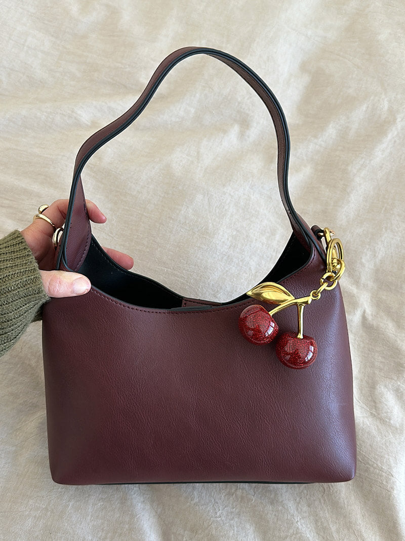Damen-Tasche Kirschanhänger Leder Zeitlos