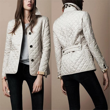 Weiße Steppjacke – leichte Damenjacke für Frühling & Herbst
