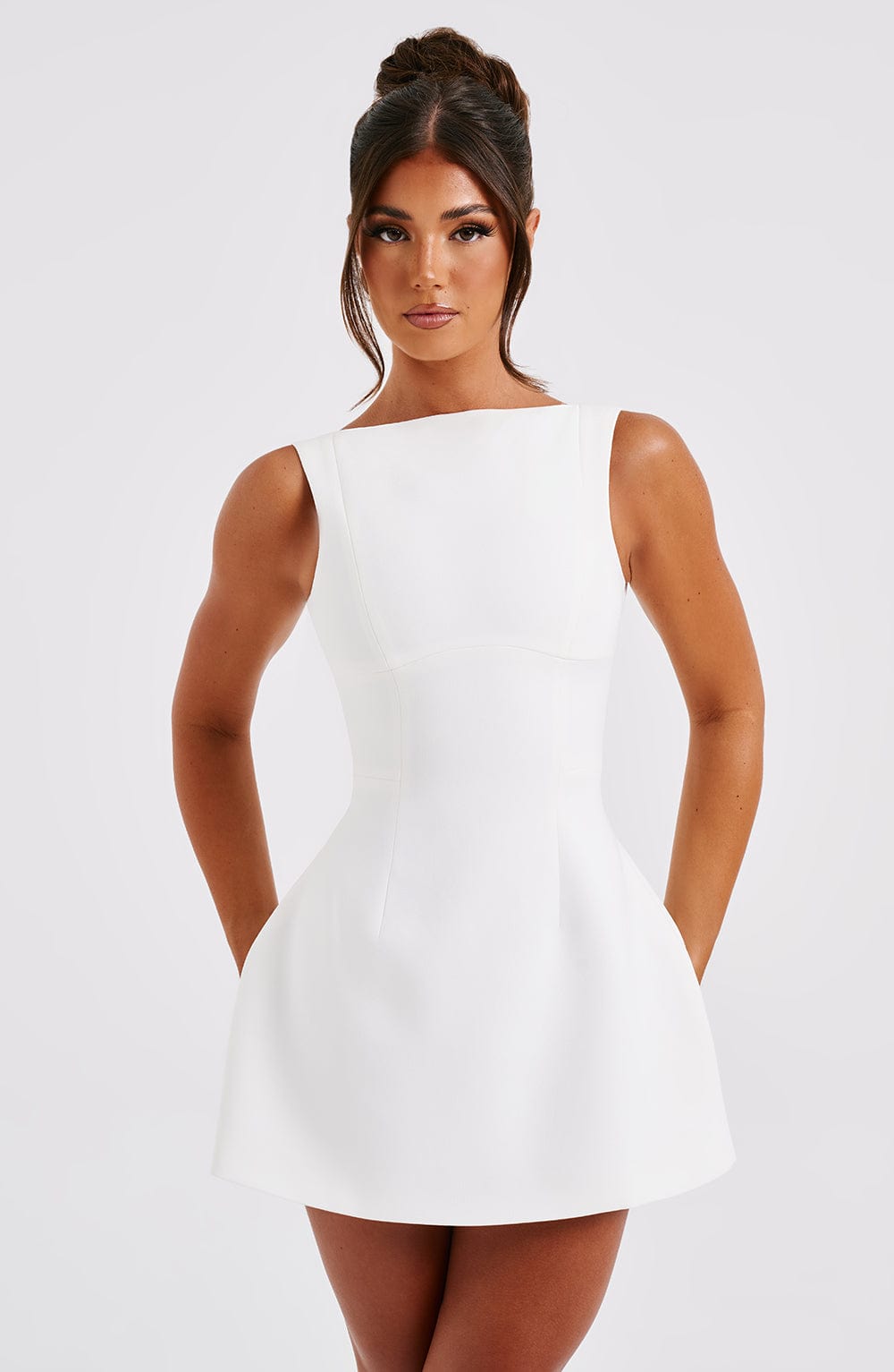 es Damen Minikleid Elegant Rückenausschnitt Kurz