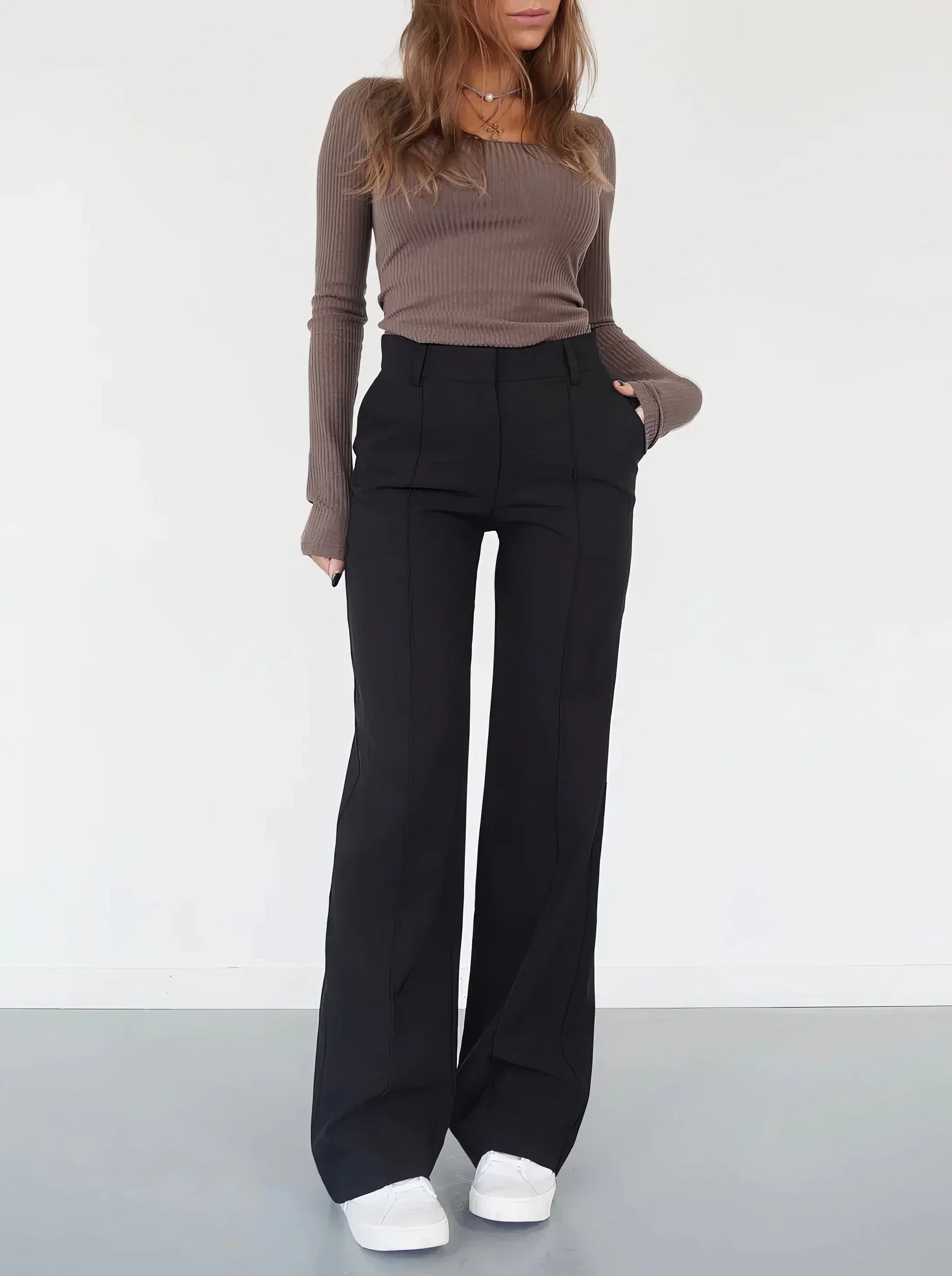 Schwarze weite Hose mit hoher Taille – moderne Damenhose