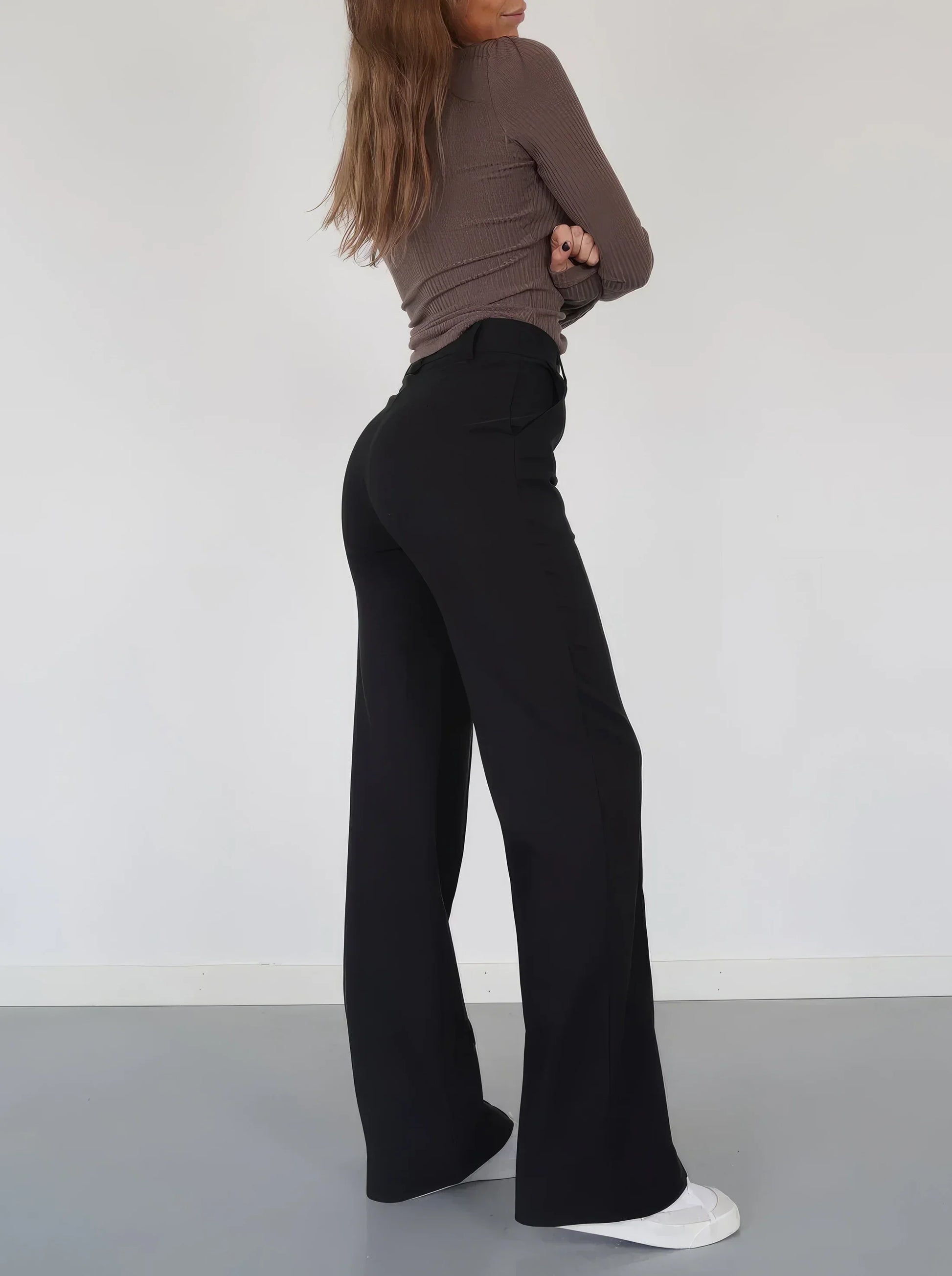 Schwarze weite Hose mit hoher Taille – moderne Damenhose