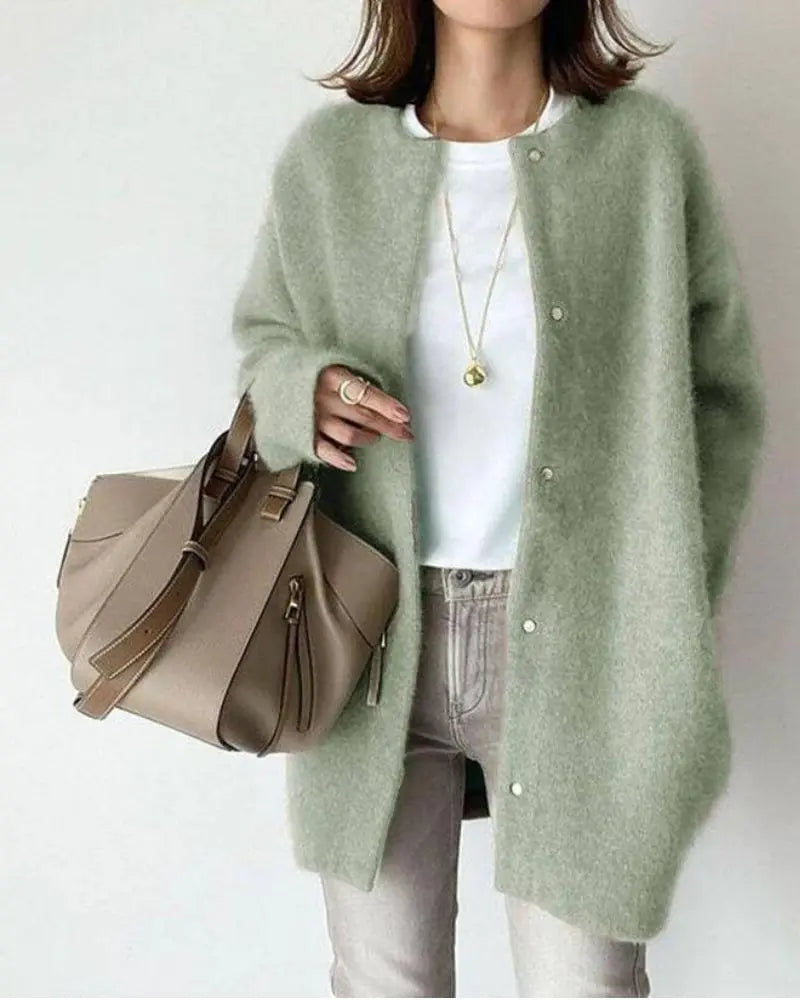 Evelaine Cardigan in Grün – lange Strickjacke für Herbst und Winter

