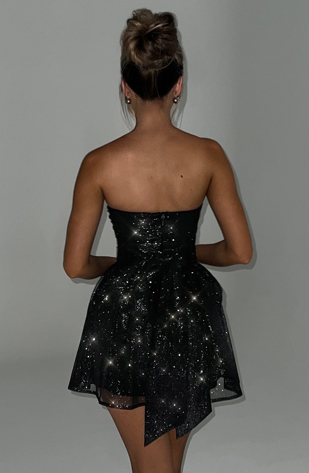Nuvéra schwarzes Glitzerkleid trägerlos
